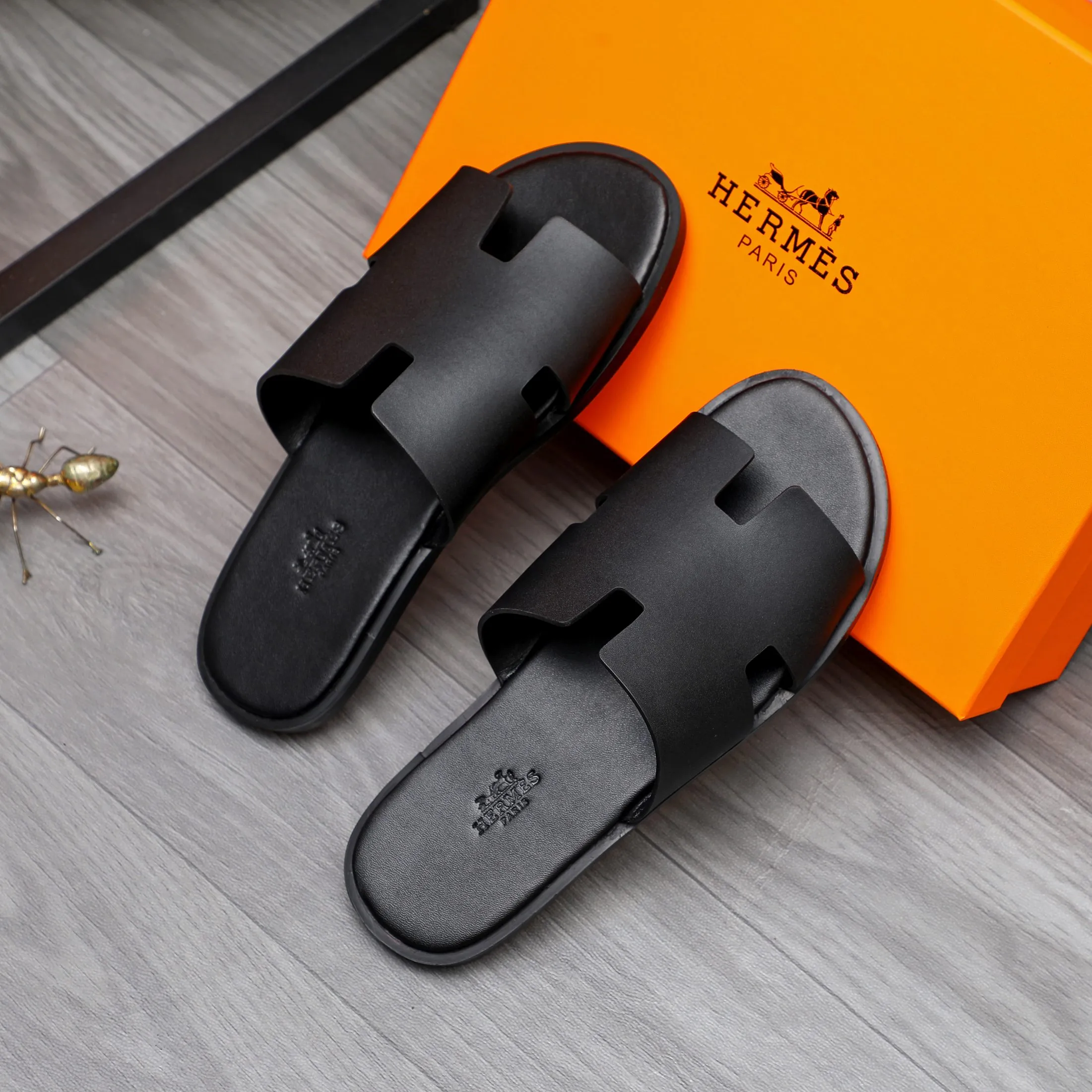 Men's shoes 💰280 Product trademark: Hermes "Hermes" slippers Regular size: 38-46 Product material: High-quality cowhide upper, microfiber lining, original outsole